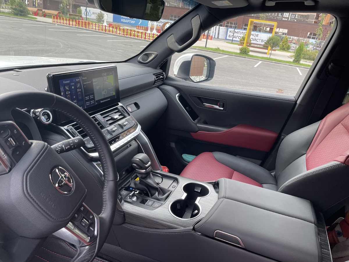 Toyota Land Cruiser 300