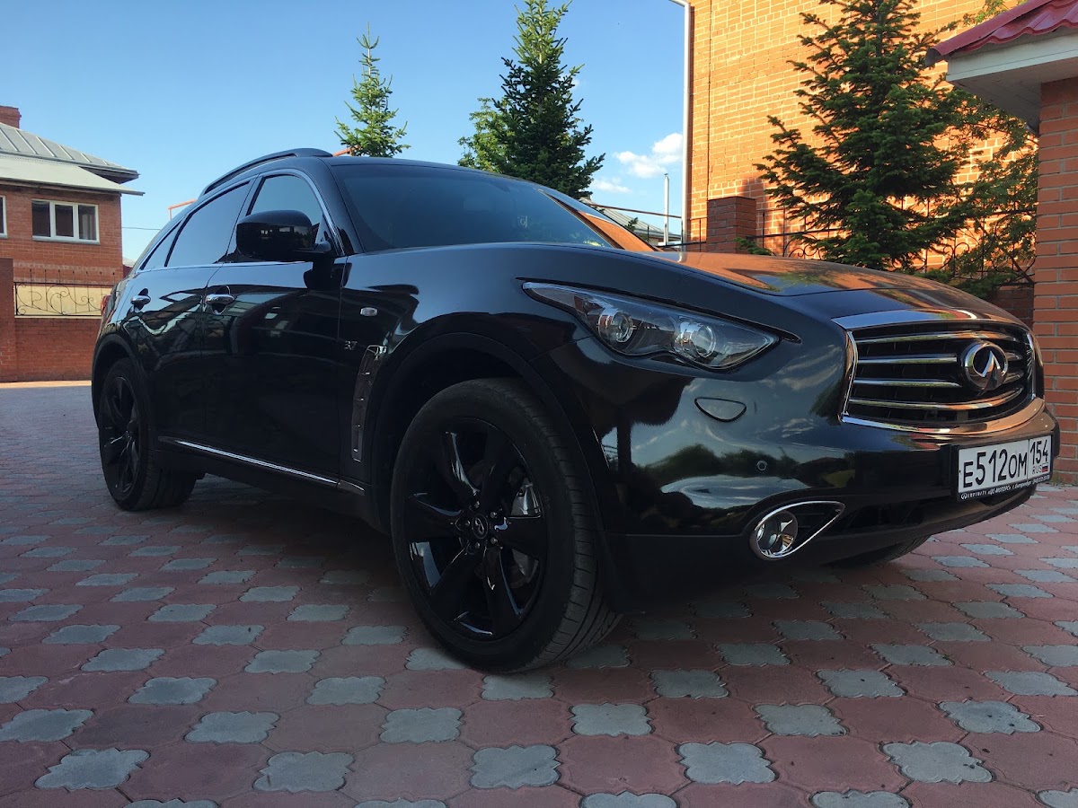 Infiniti QX70S