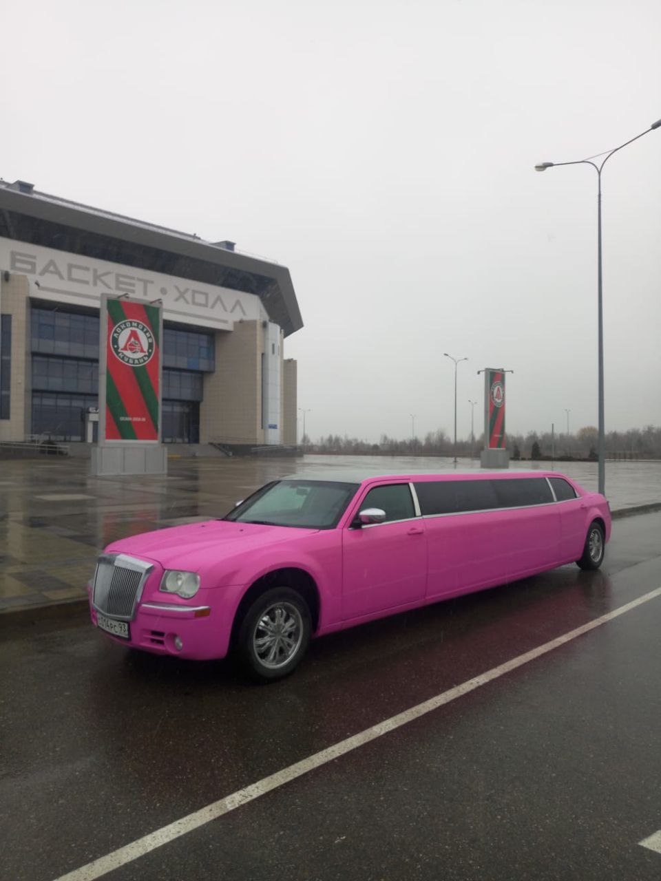 крайслер 300с "фуксия"