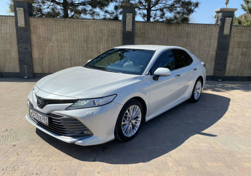 Toyota Camry V70