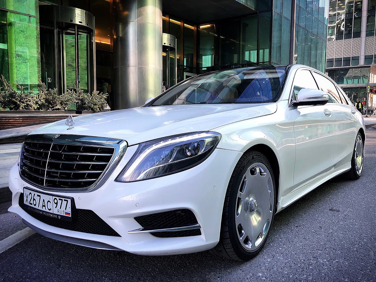 Белый Mercedes-Benz S-class (Maybach)