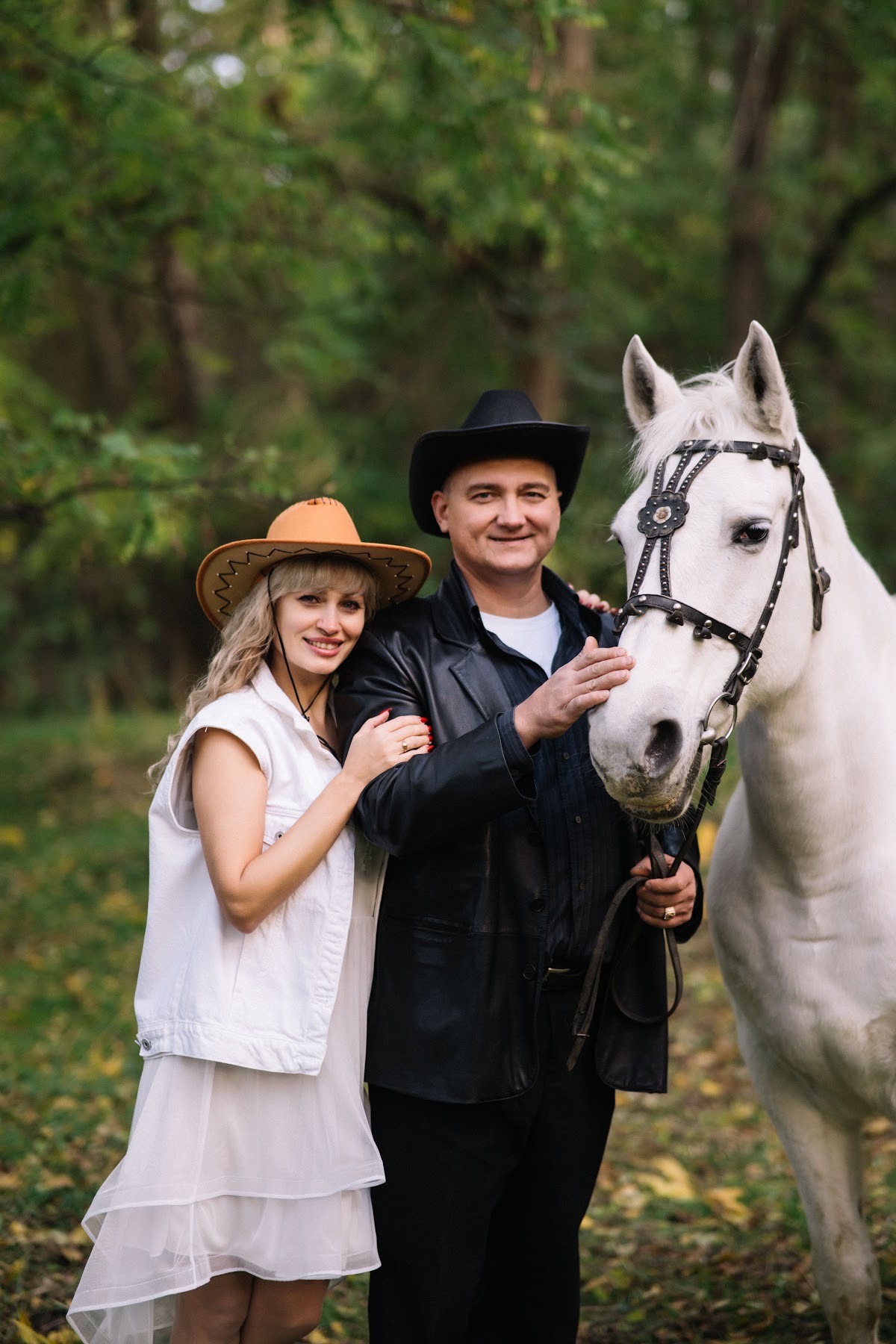 Love story с лошадью в лесу