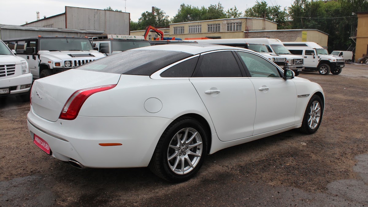 Ягуар XJ,  белый с черным салоном
