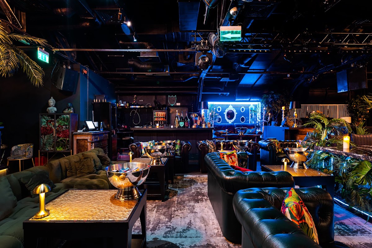 Monkey Lounge & Bar