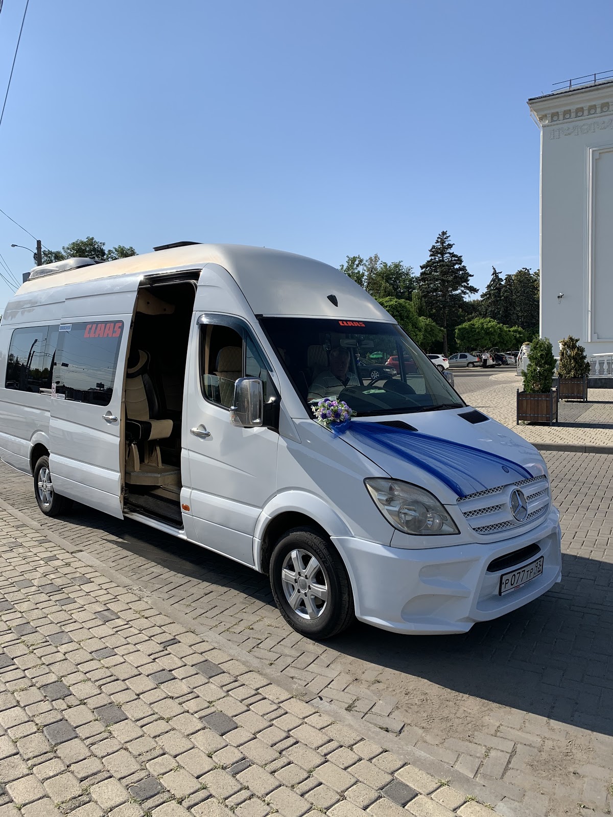 Микроавтобус — кадр 2 из 3