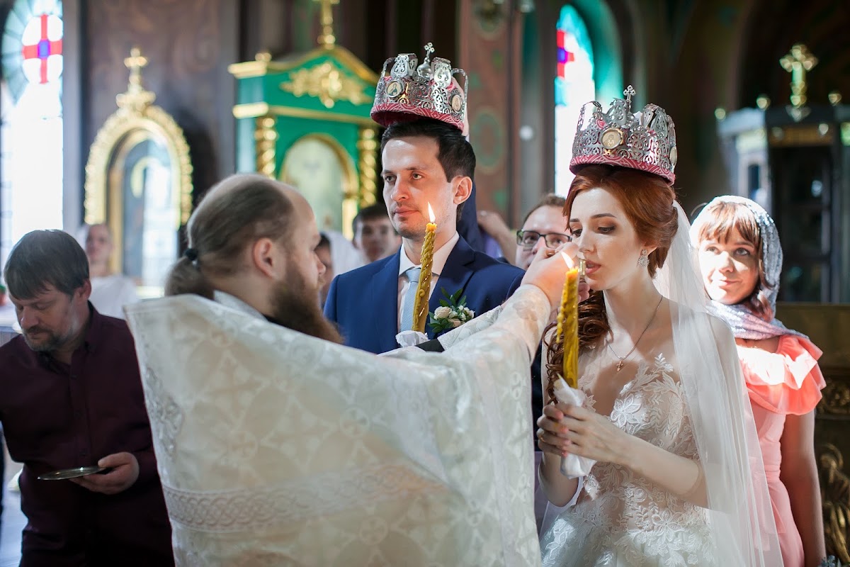 Венчание и небольшая прогулка возле церкви для Анны и Сергея
