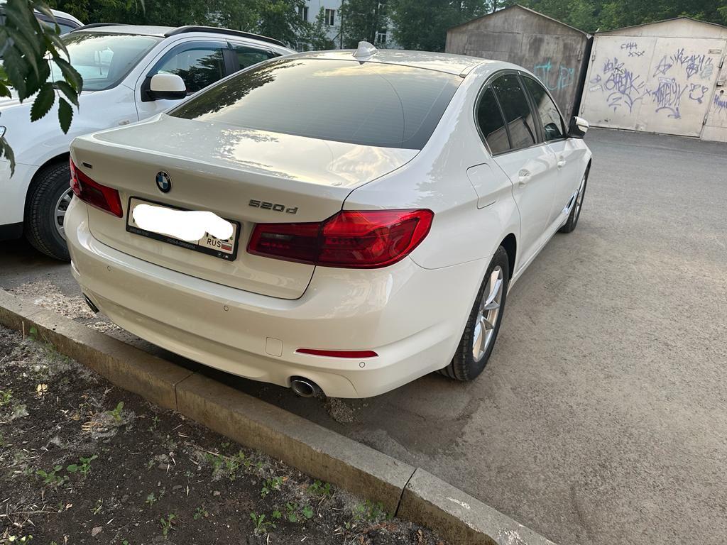 BMW 5 series белый — кадр 2 из 5