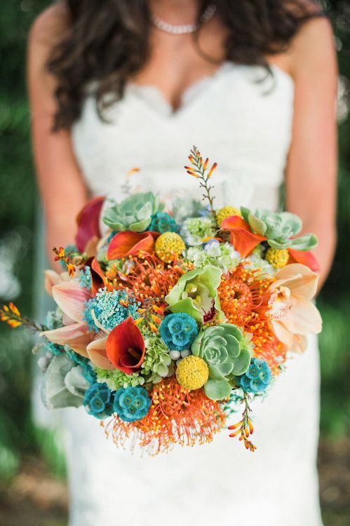 Яркие букеты невесты