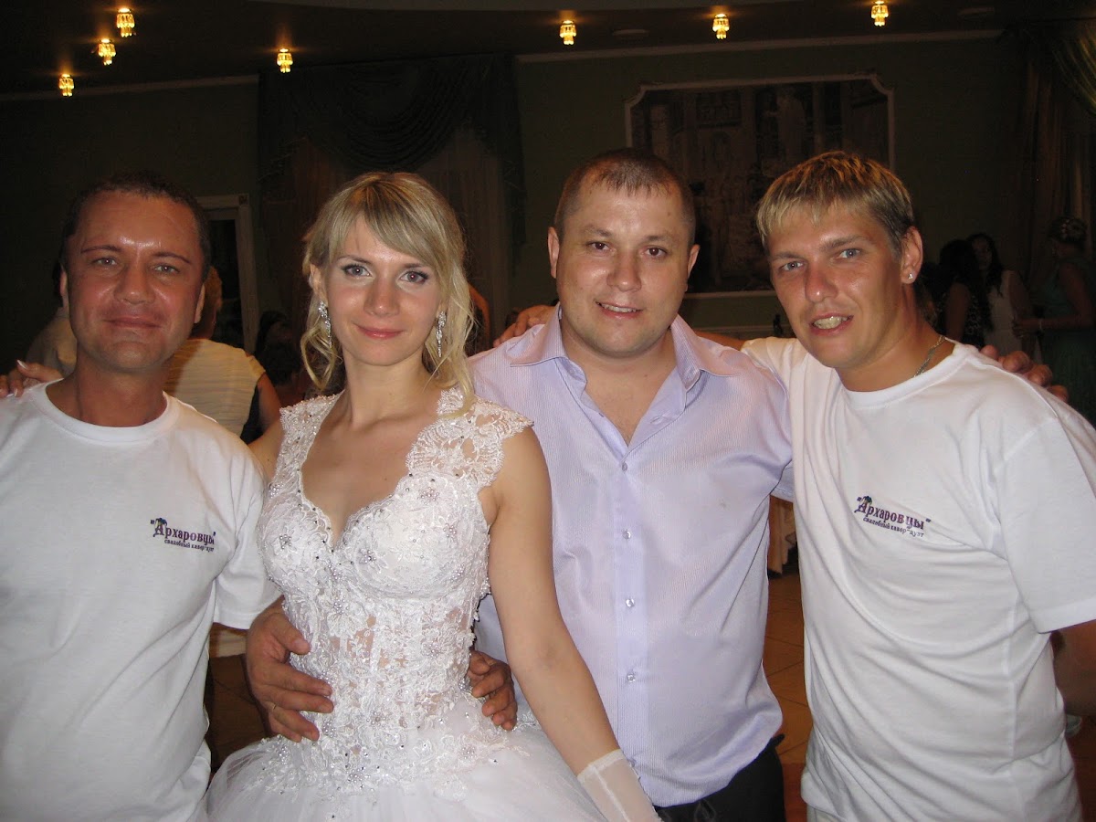 С МОЛОДОЖЁНАМИ