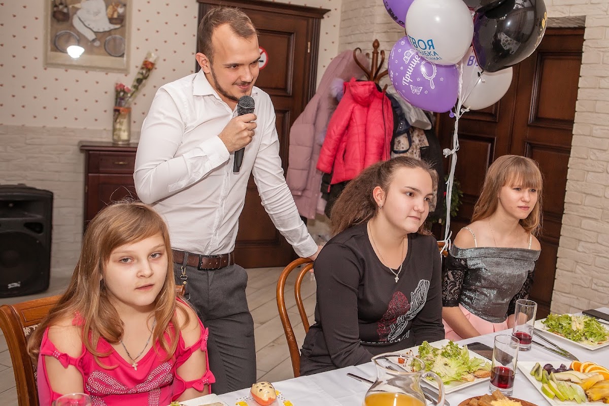 Ведущий!