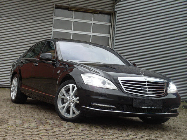 Mercedes S-221