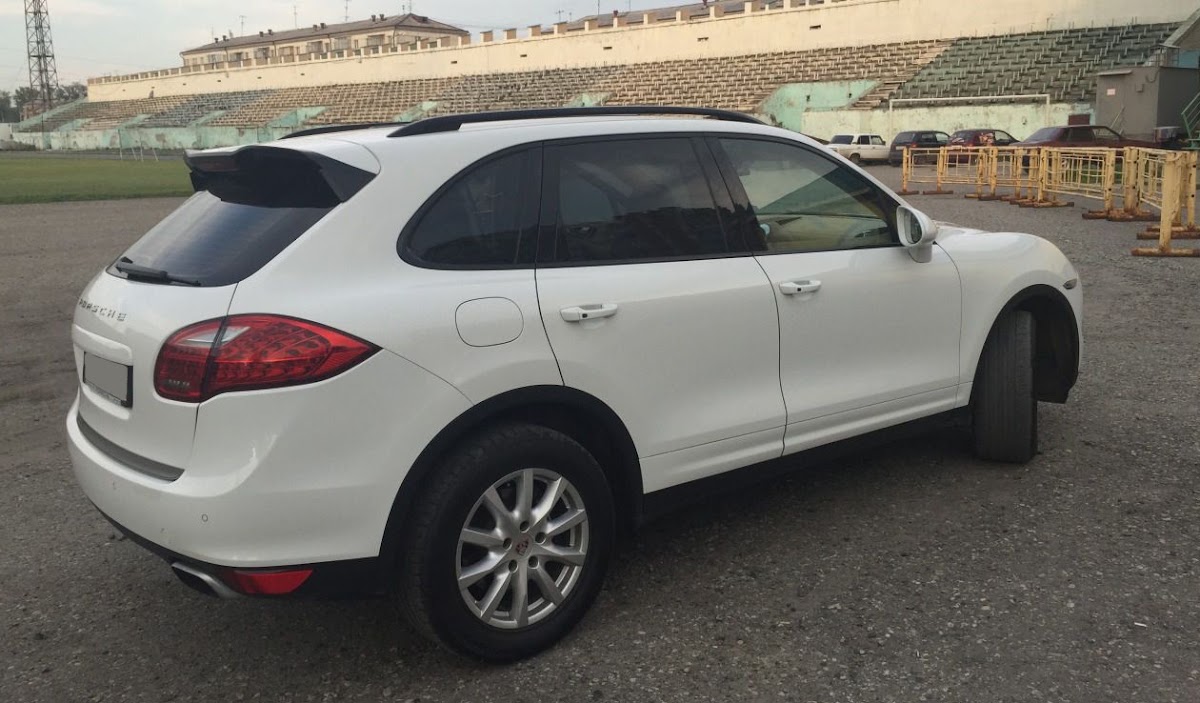 Porsche Cayenne — кадр 2 из 3