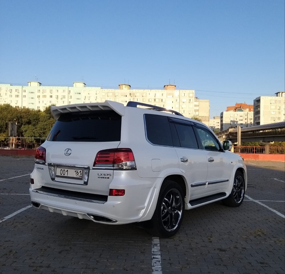 Лексус LX570 — кадр 2 из 4