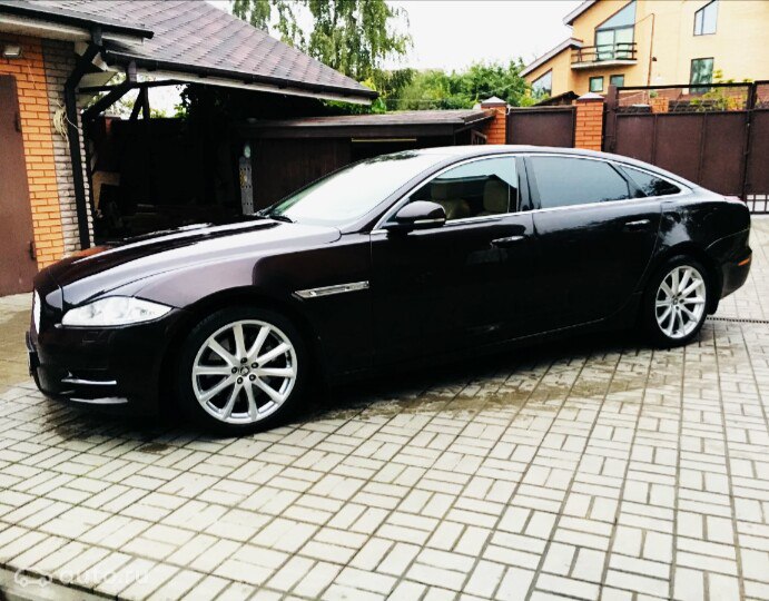Jaguar XJ