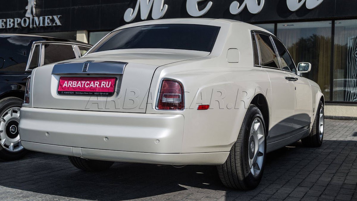 Rolls-Royce Phantom белый — кадр 4 из 11