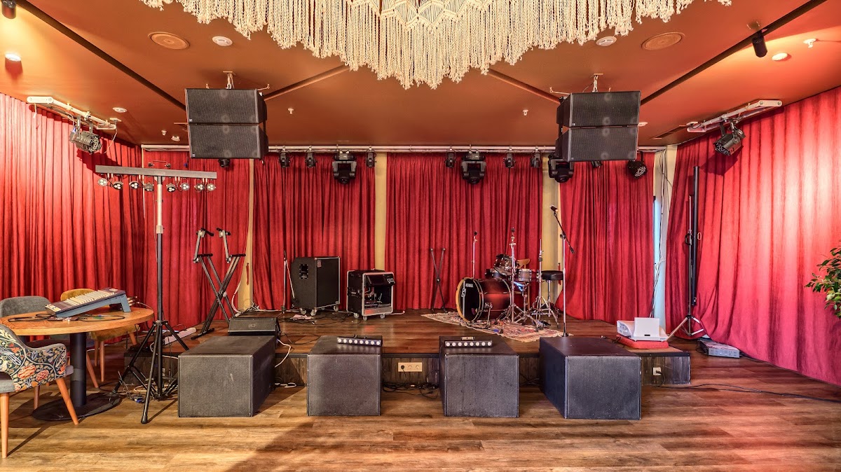 Танцевальный зал