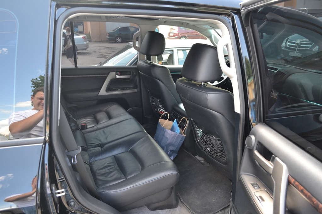 Toyota Land Cruiser 200 — кадр 2 из 2