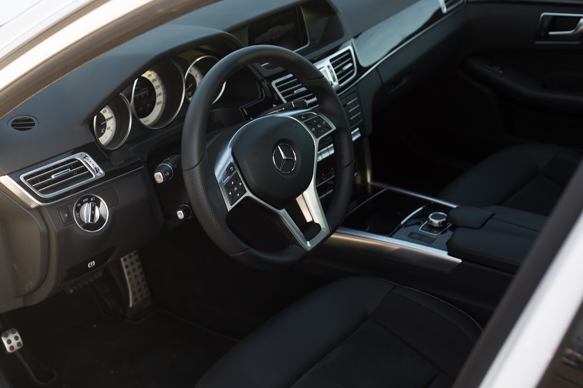 Mercedes-Benz E200