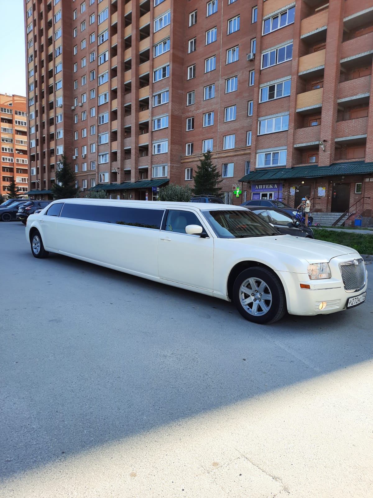 Лимузин Крайслер 300С — кадр 3 из 7