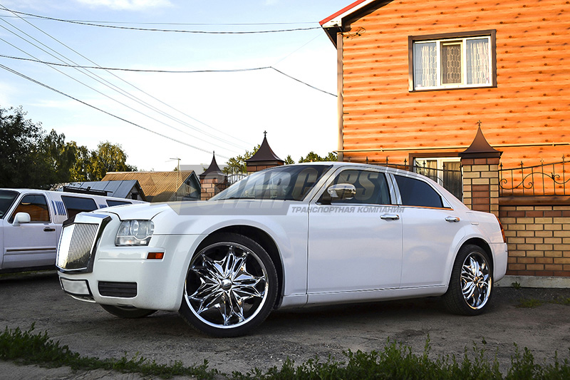 Chrysler 300C в стиле Rolls Royce — кадр 2 из 5