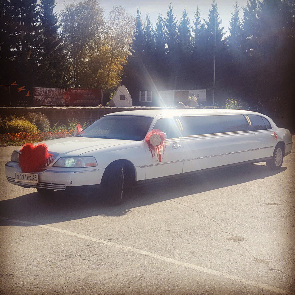 Lincoln Town car — кадр 2 из 5