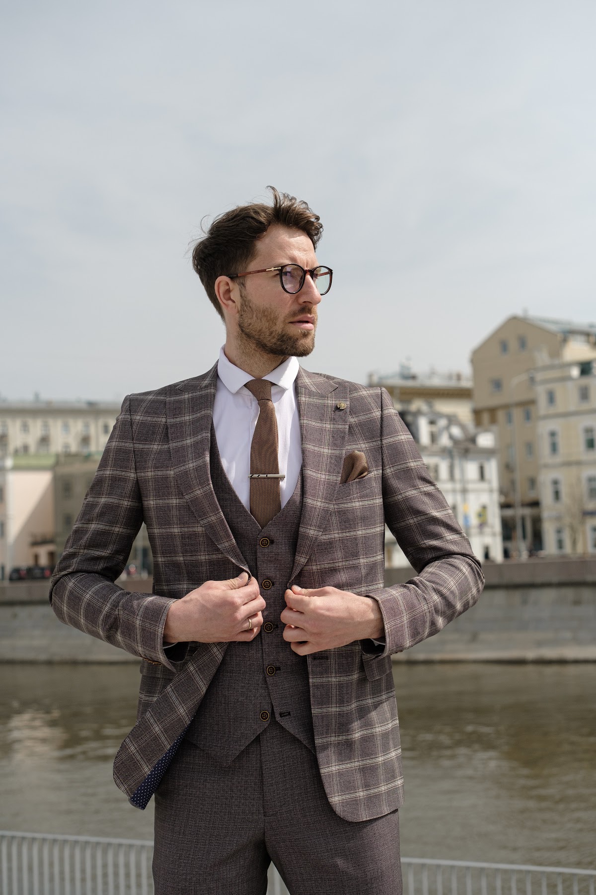 PORIVAY SUIT