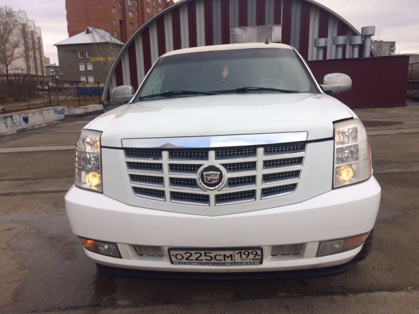 Cadillac Escalade — кадр 2 из 3