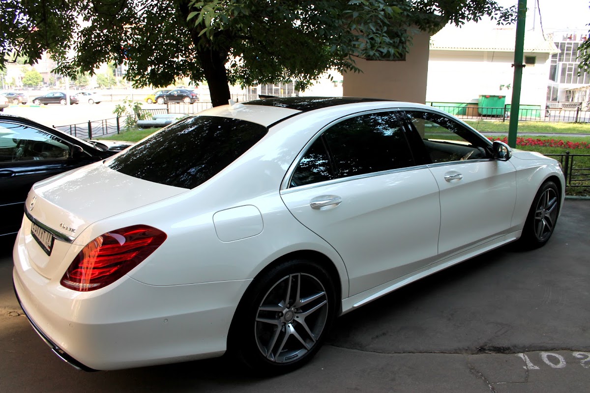Merсedes S500 (w222) белый с бежевым салоном — кадр 2 из 3