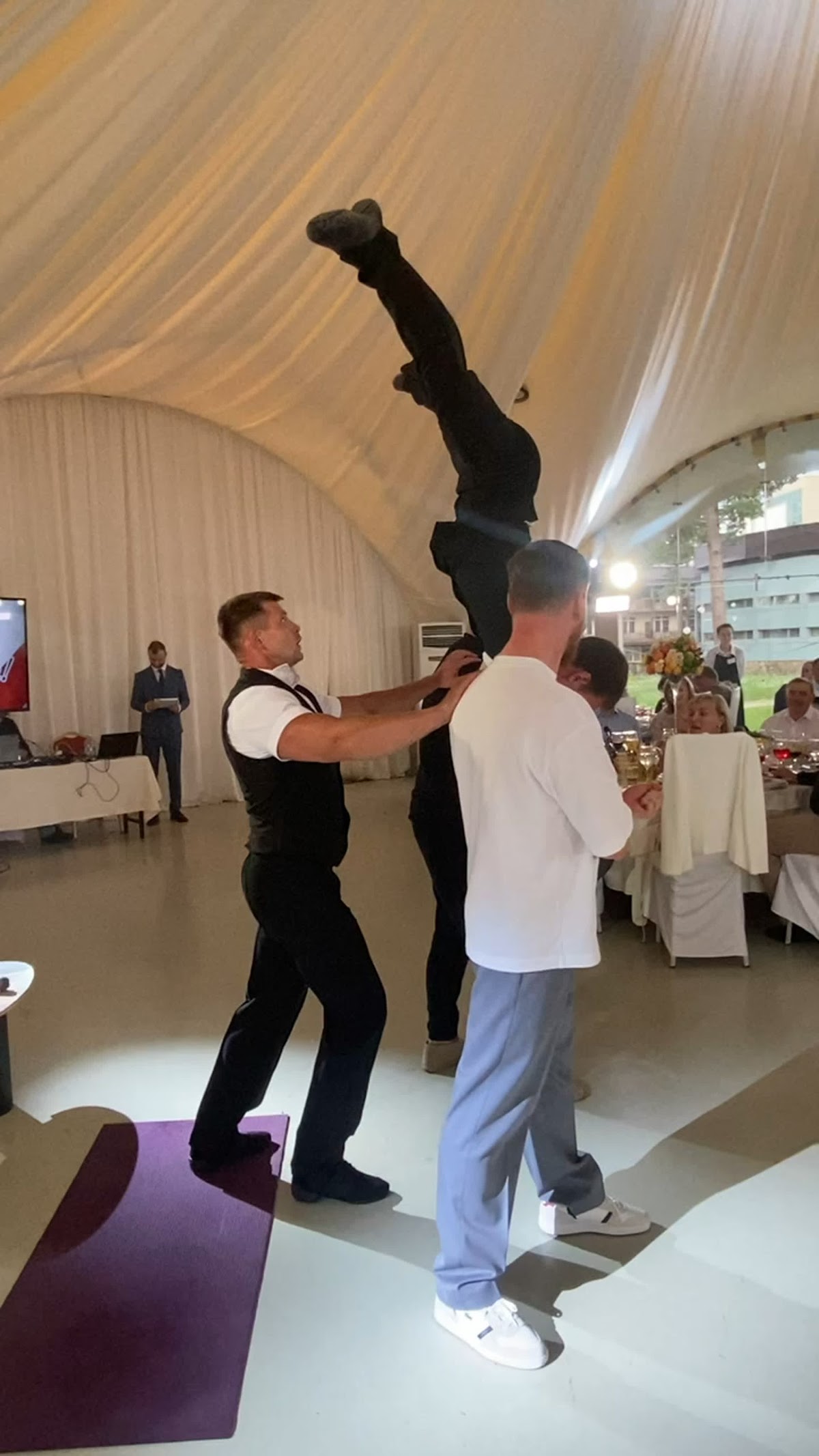Акробатическое шоу "Strong Acrobatics"