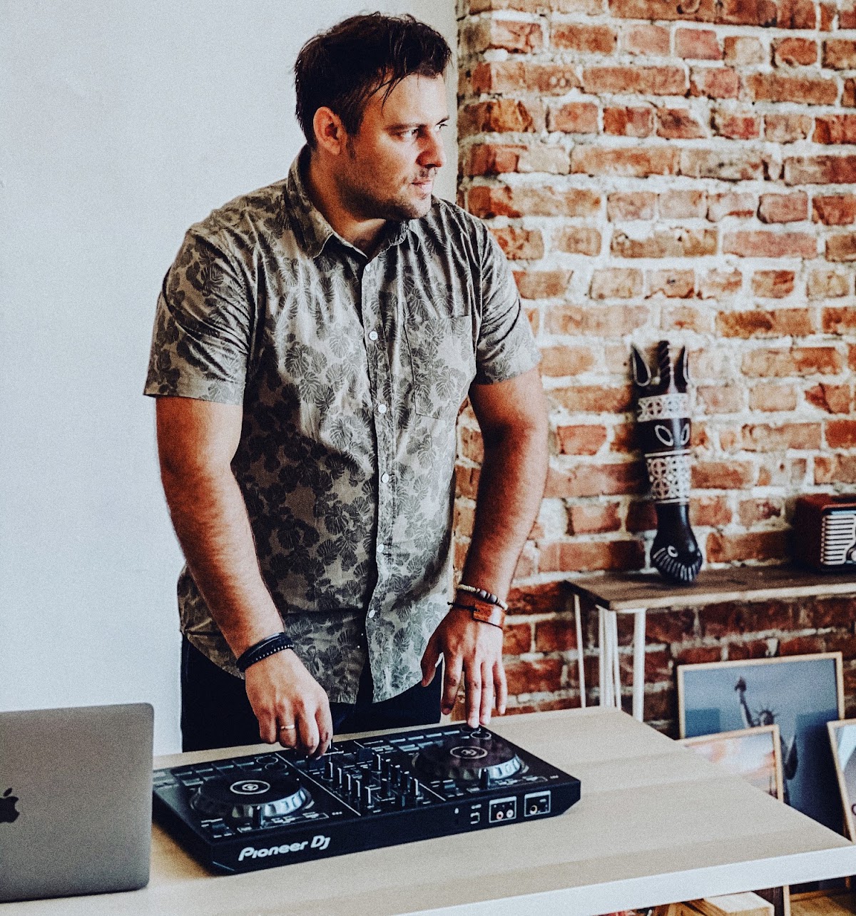 Dj Molotoff