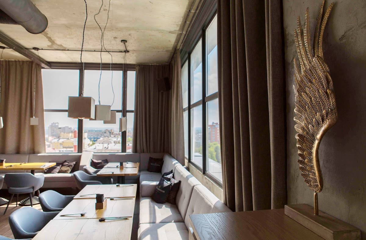 Зал Sky Bar