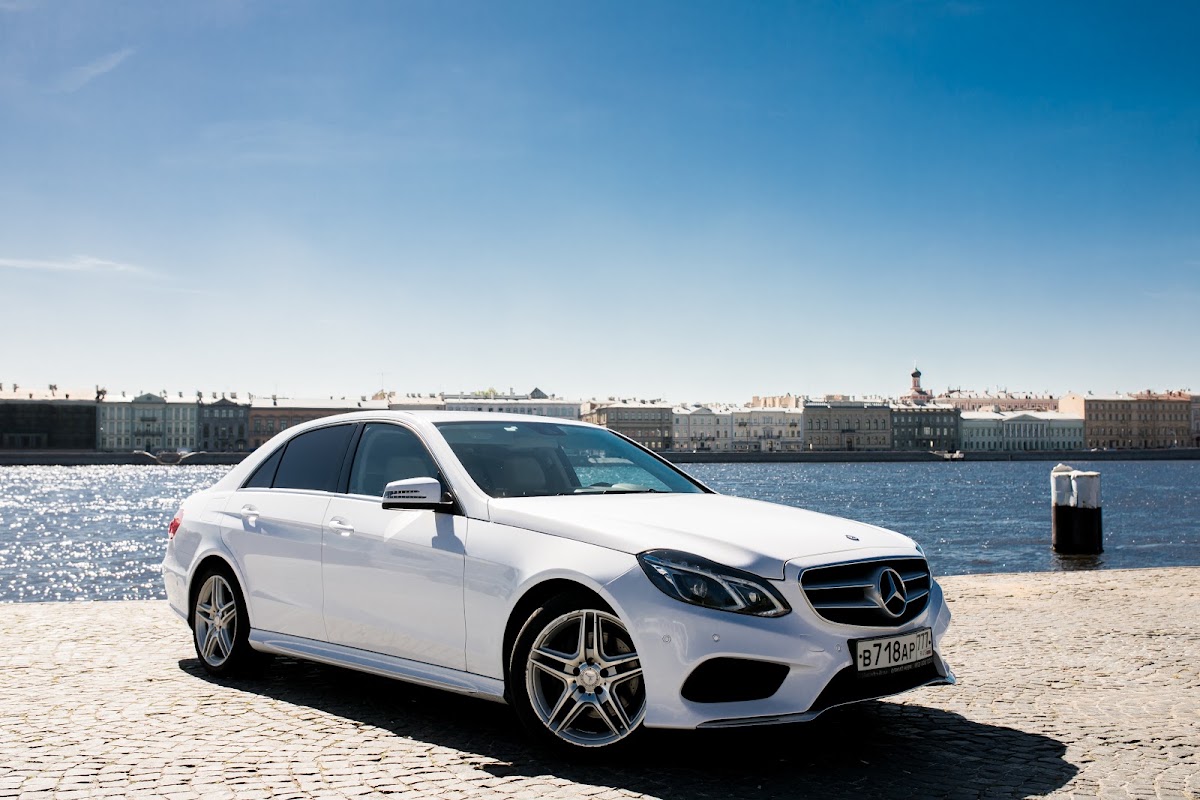 Мерседес Е класса AMG белый салон