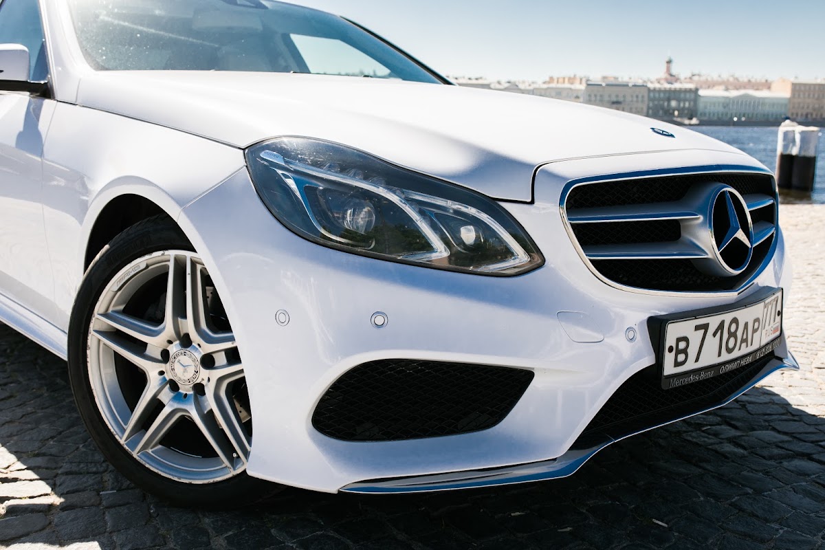 Мерседес Е класса AMG белый салон