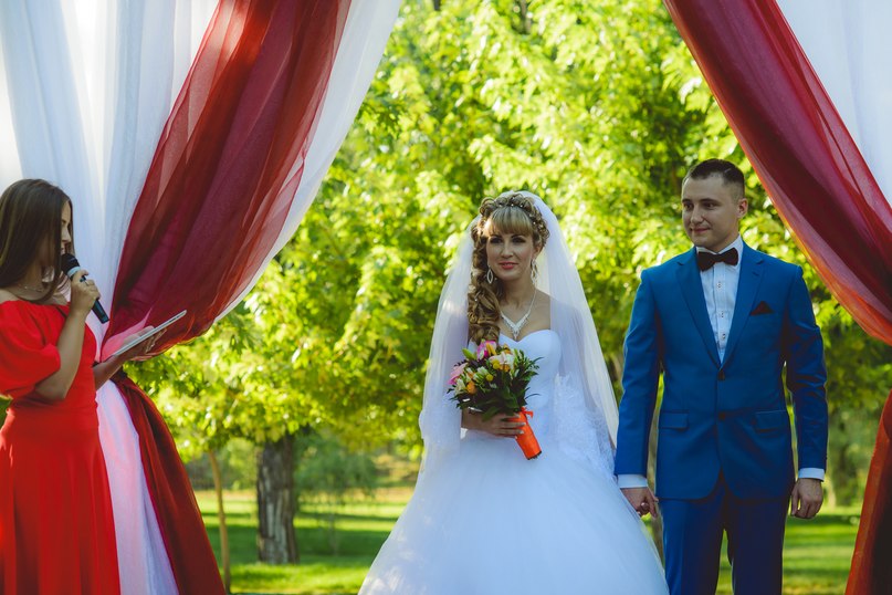 Яркая летняя радужная свадьба
