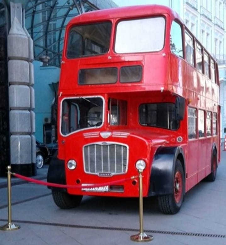 RED LONDON BUS