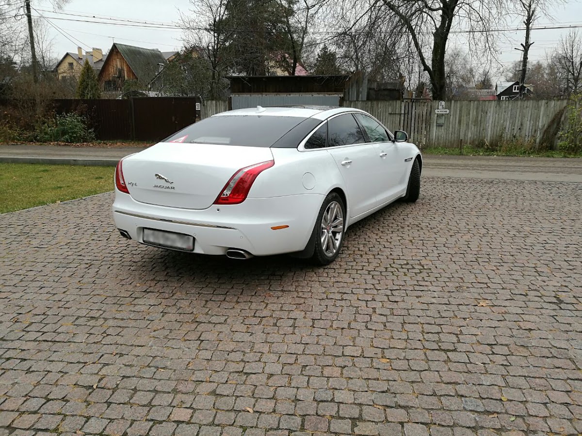 Jaguar XJ