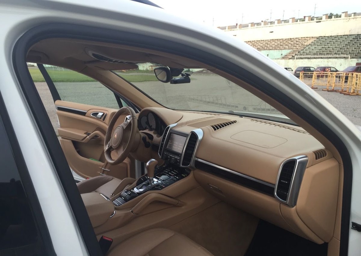 Porsche Cayenne — кадр 3 из 3
