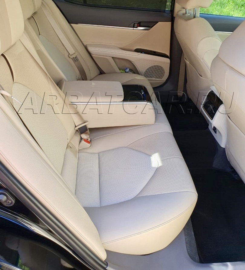 Toyota Camry черный на темном салоне — кадр 4 из 4