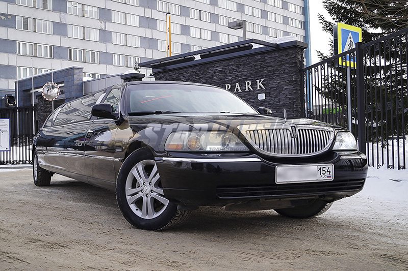 Lincoln Town Car (10 мест)