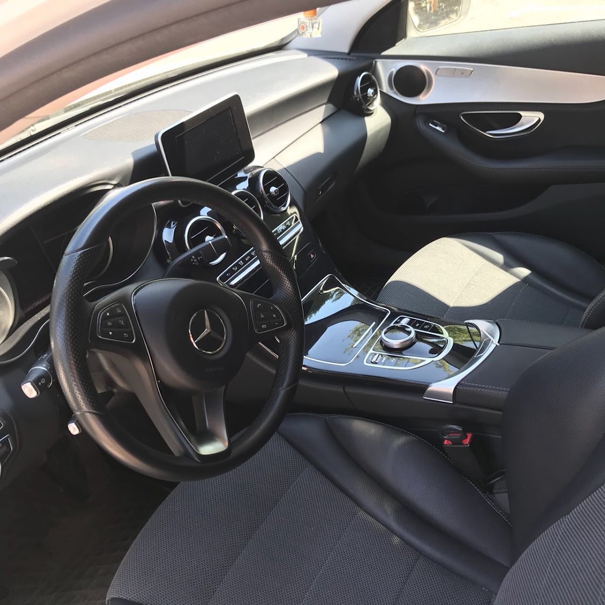 Mercedes-Benz — кадр 5 из 6