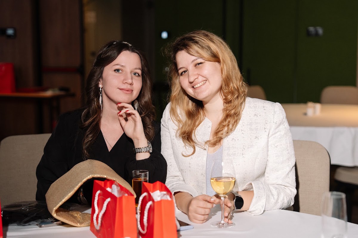 Bazaar Party Hard by AZIMUT