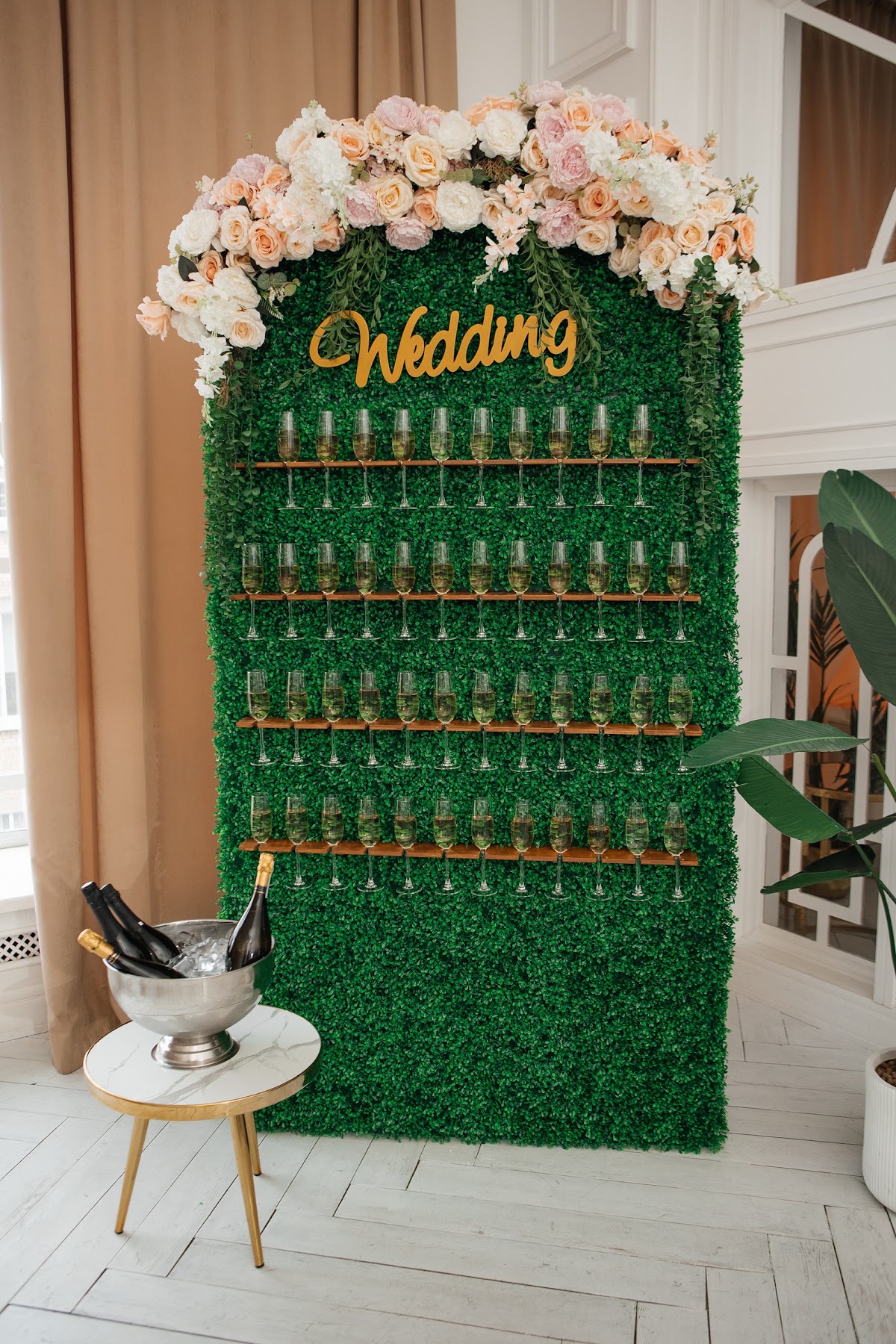 Фотозона с бокалами от Barboss Catering