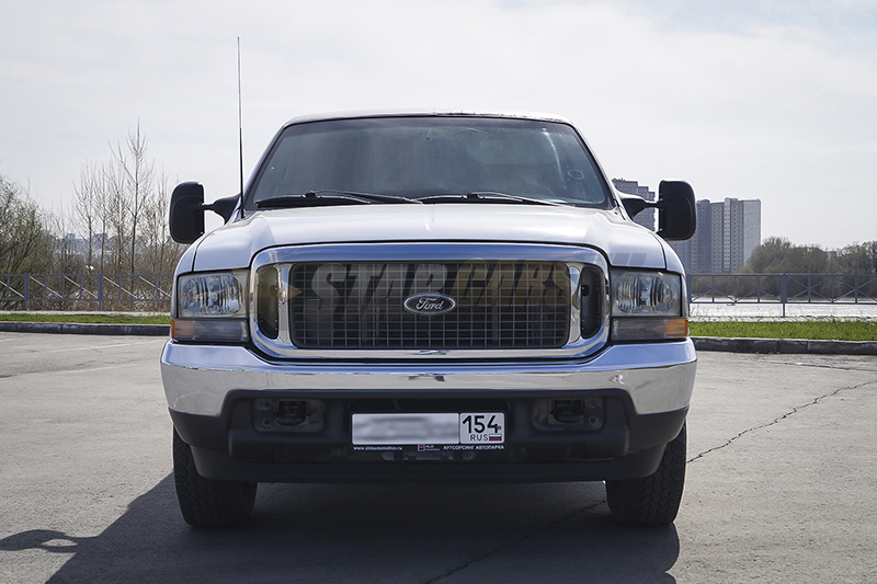 Ford Excursion XLT (28 мест)