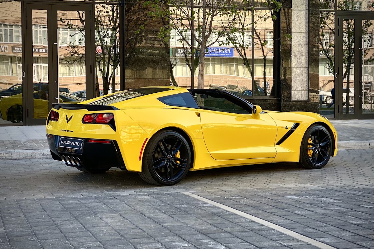 Chevrolet Corvette — кадр 2 из 14