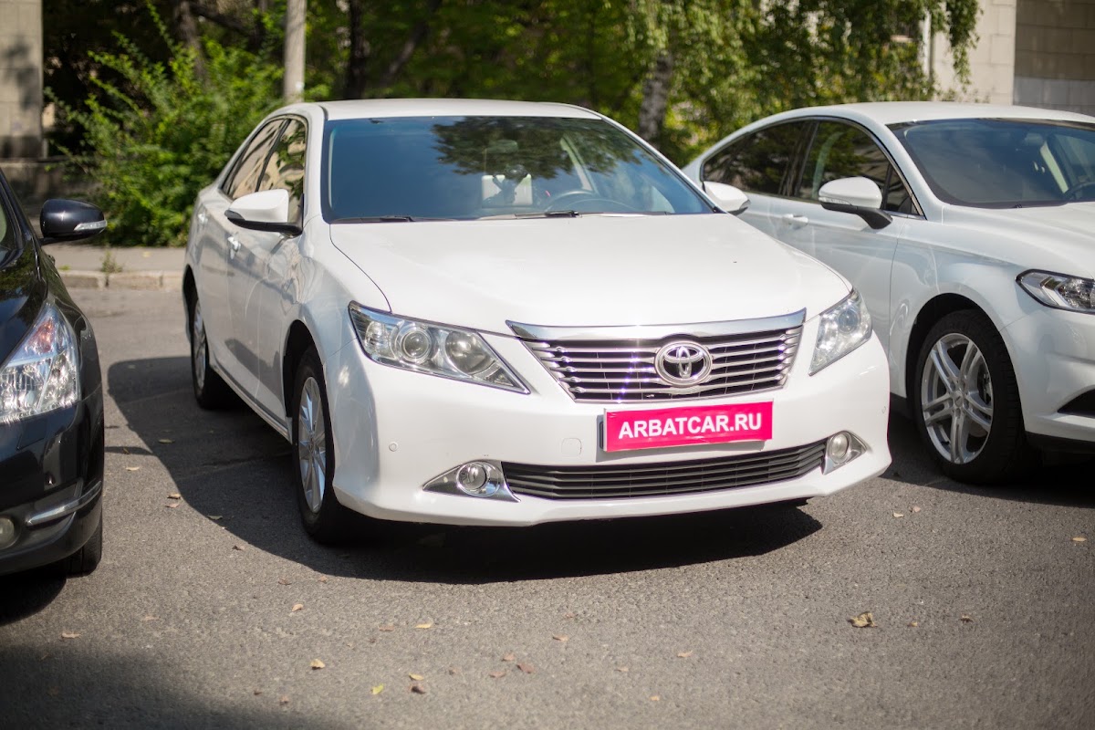 Toyota Camry белый на светлом салоне — кадр 3 из 6