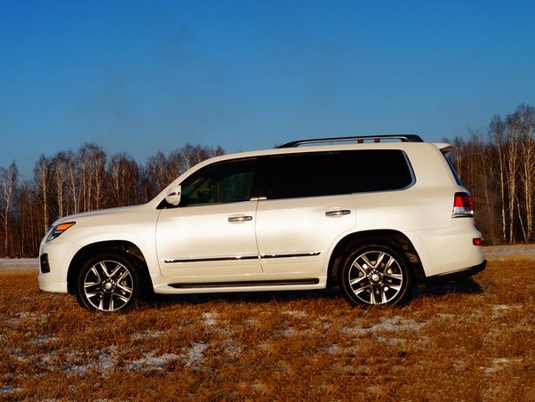 Lexus LX 570 — кадр 3 из 4