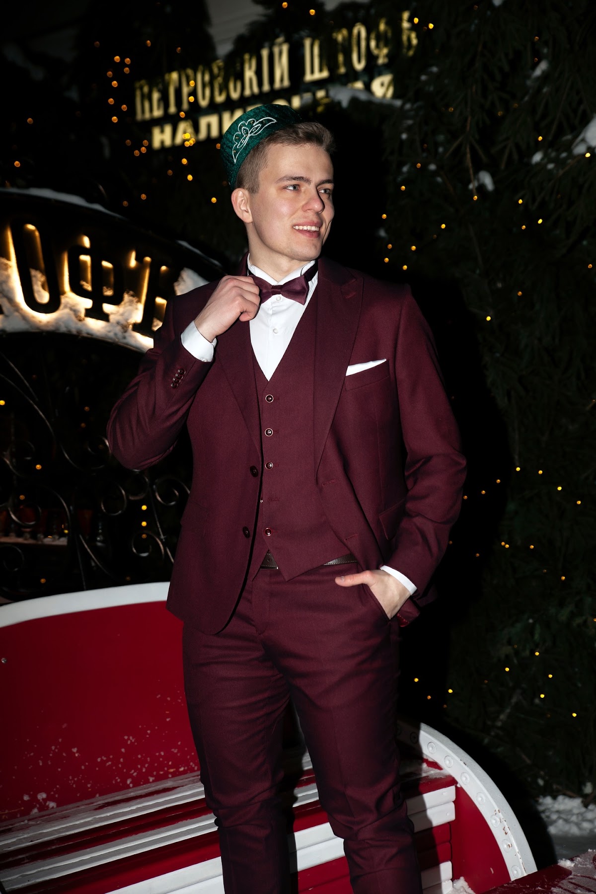 Прокат мужского бордового костюма