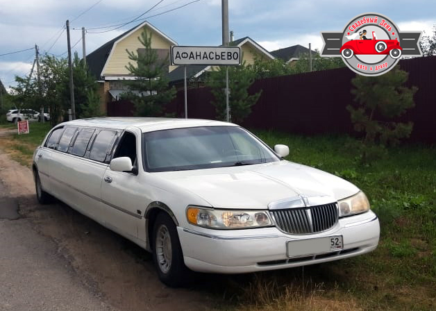 Lincoln Town Car (10 мест) — кадр 3 из 4