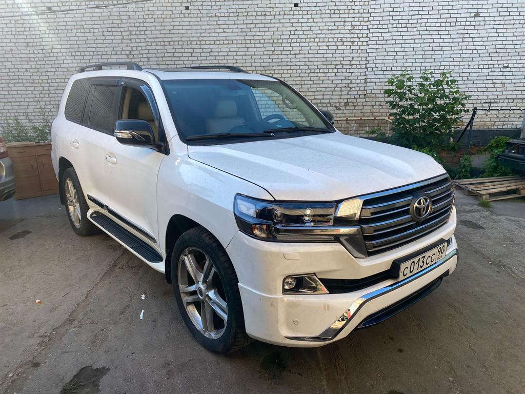 Toyota Land Cruiser 200
